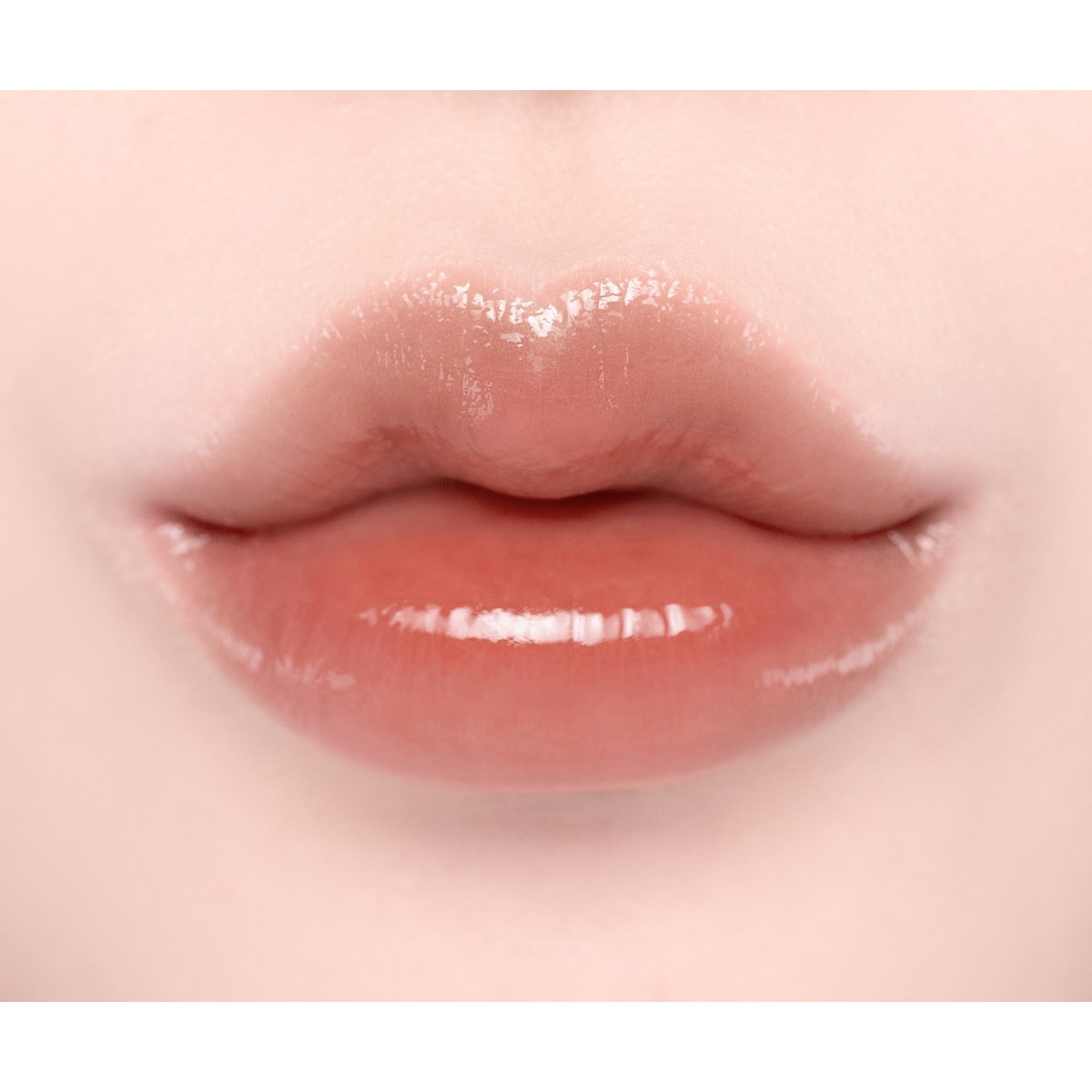 Volumising lip gloss - Laka | MiiN Cosmetics
