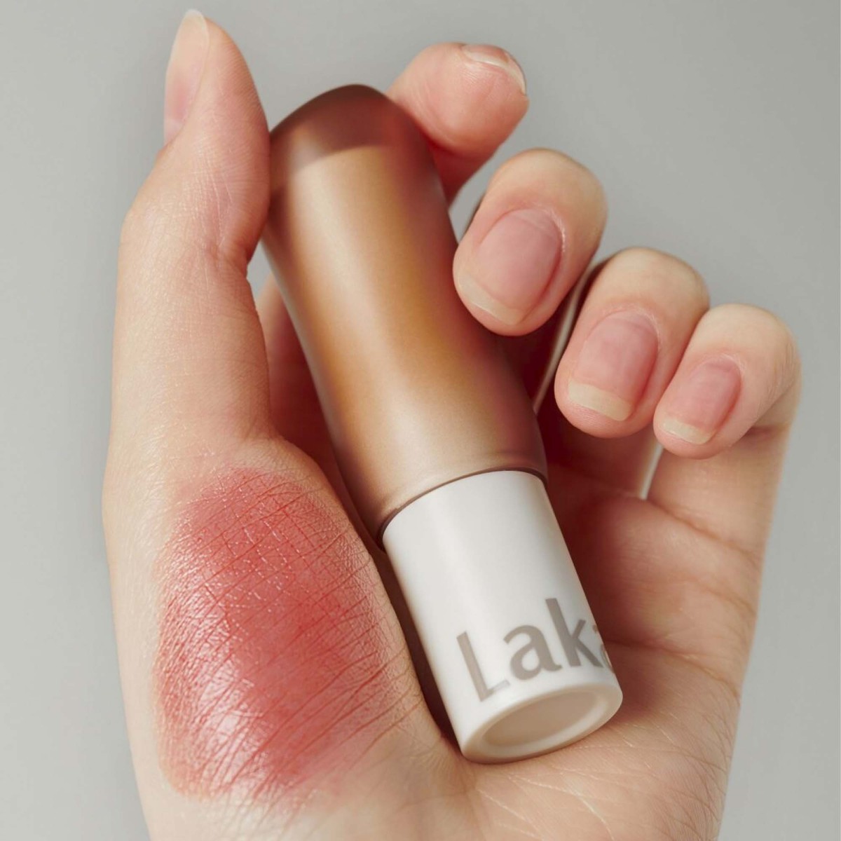 Getönte vegane Lippenpflege - Laka | MiiN Cosmetics