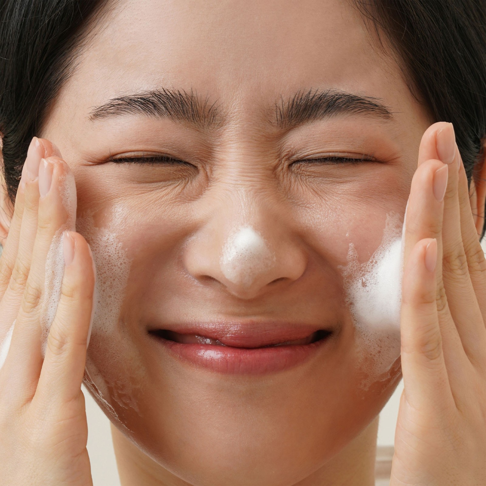 Rich Moist Foaming Cleanser - hypoallergener Reiniger